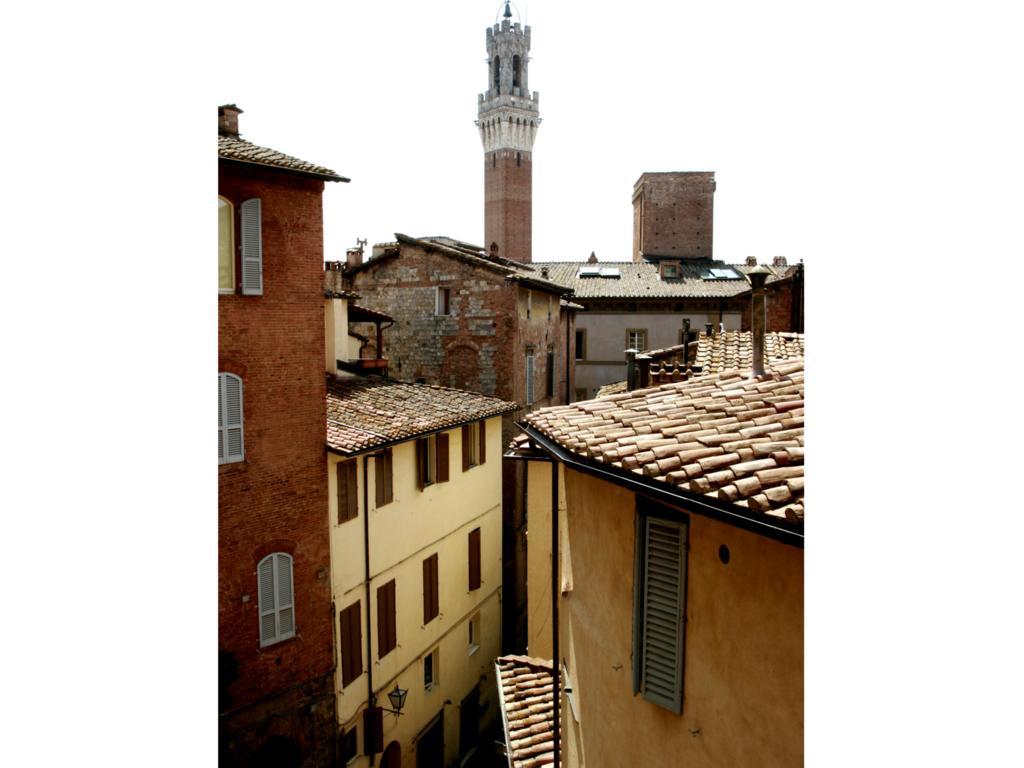 Il Tolomei - Central In The Middle Of Main Street سيينا الغرفة الصورة